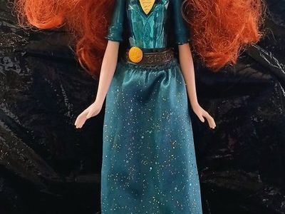Hasbro-Disney Princess Royal Shimmer Brave 11" Fashion Doll