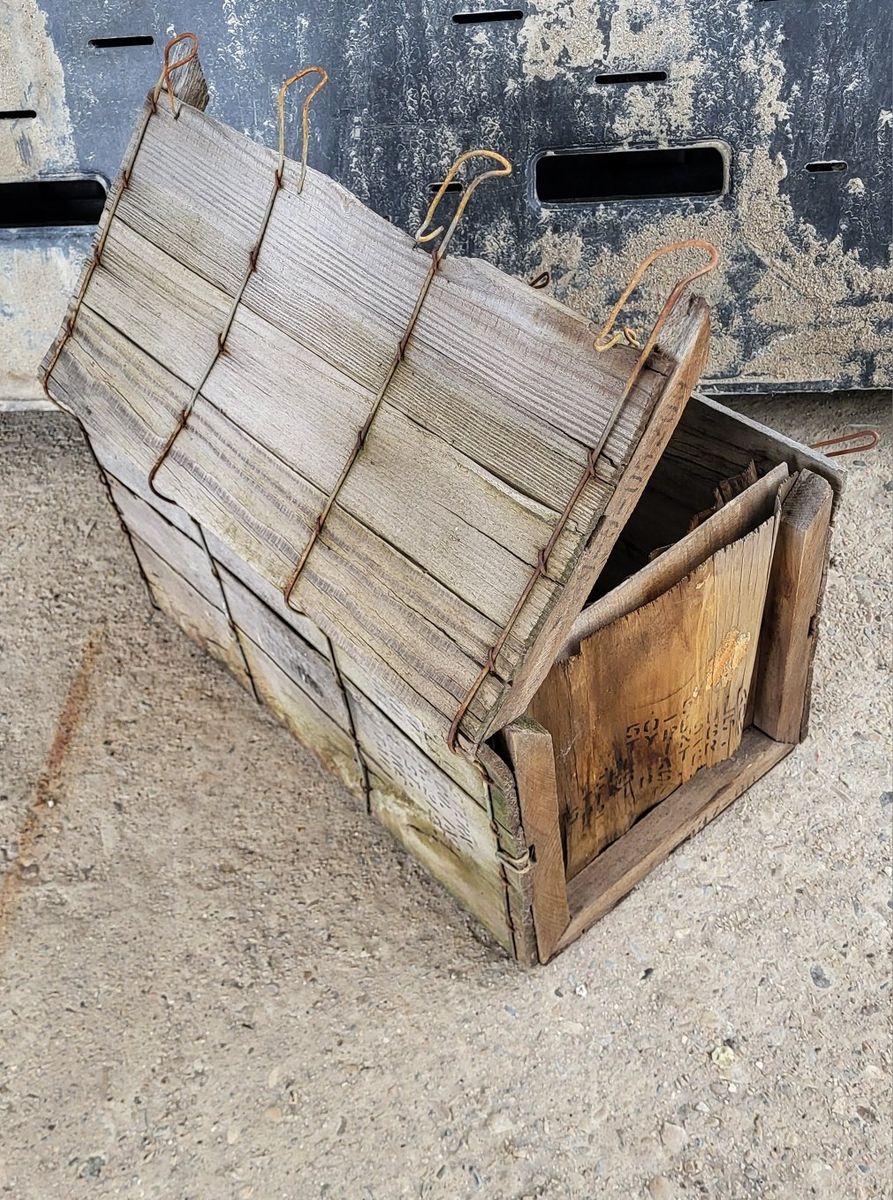 **VINTAGE SHIPPING CRATE**