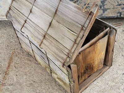 **VINTAGE SHIPPING CRATE**