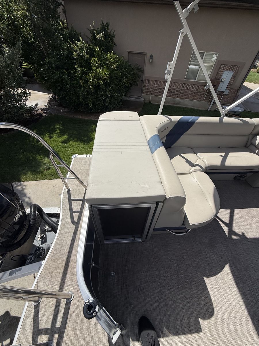 Main image 6