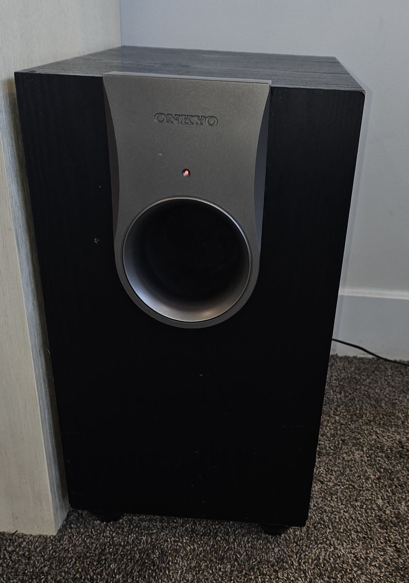 Onkyo Subwoofer, 7.1 speakers and stands
