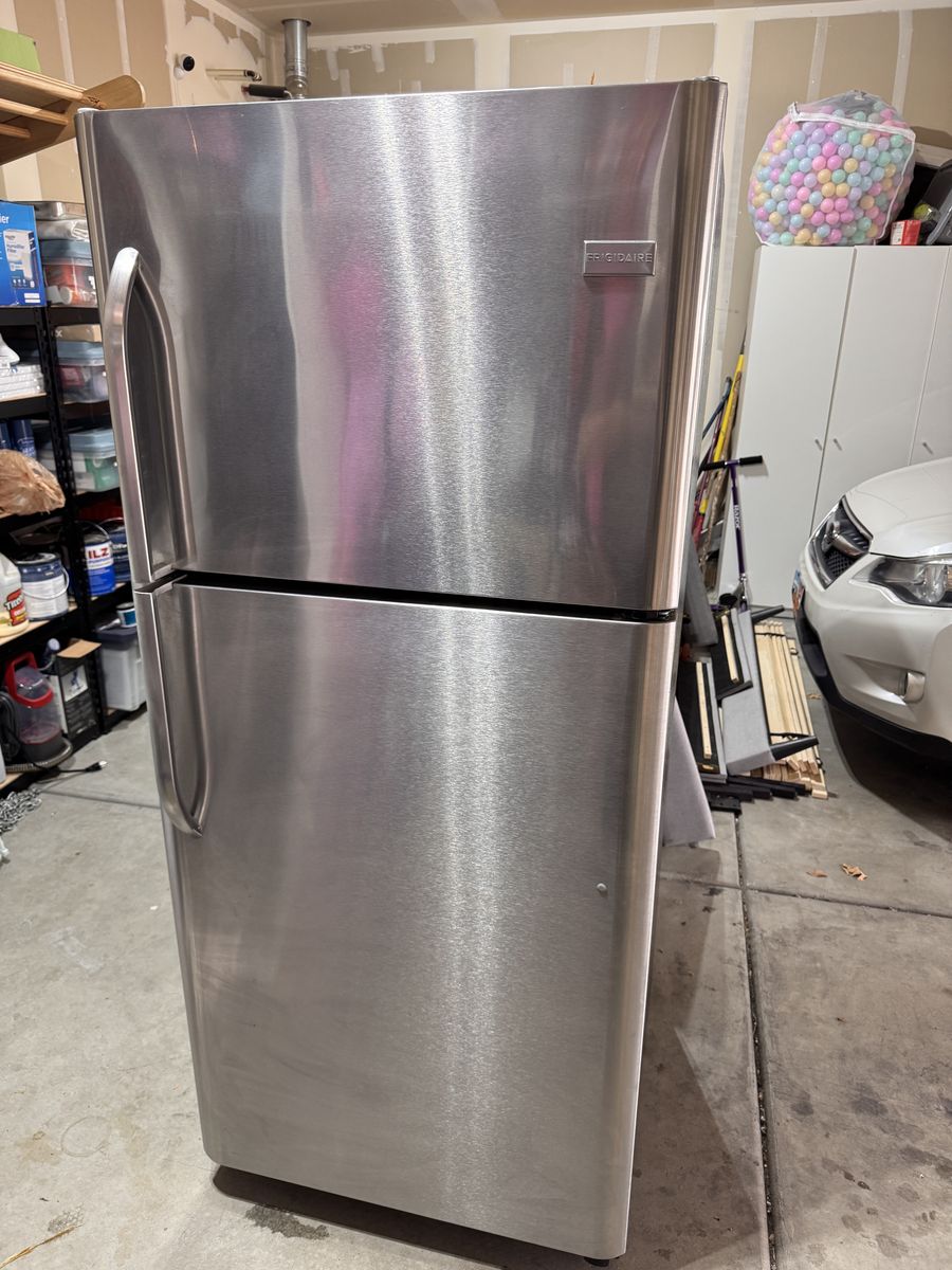 Frigidaire Top-mount refrigerator