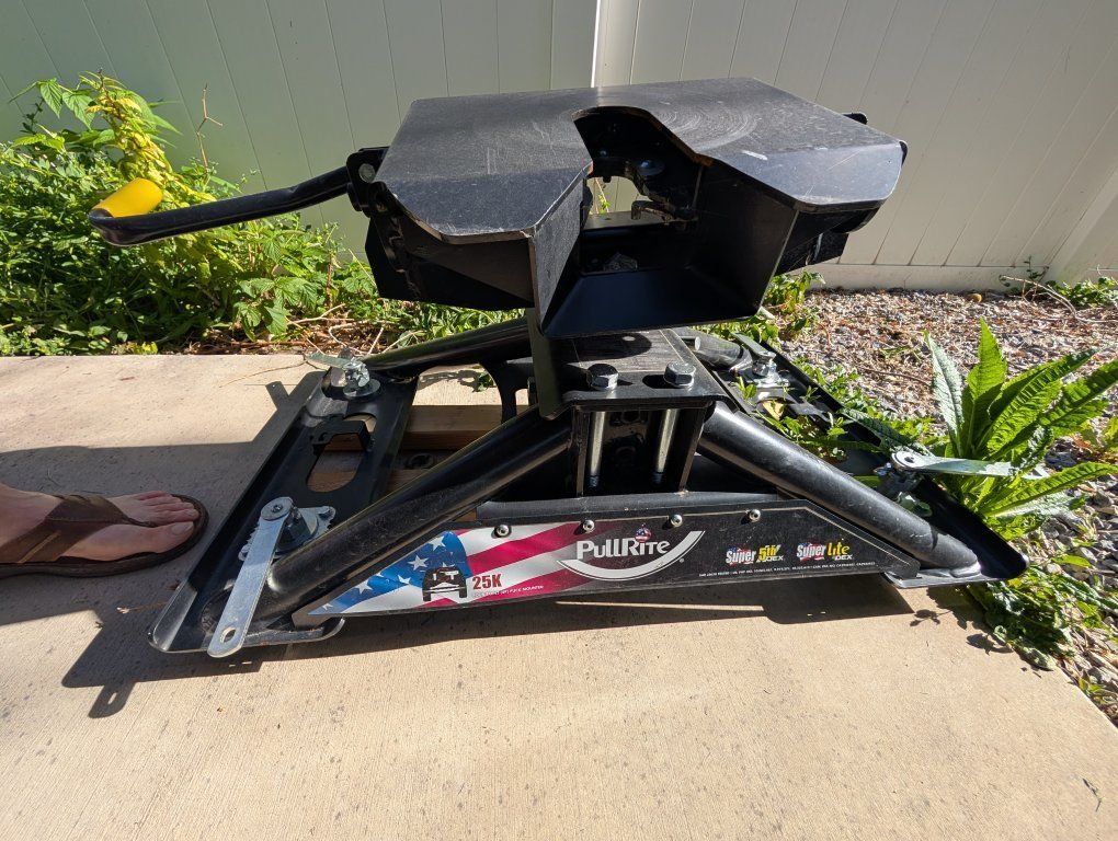 Like New Pullrite 25k 5th Wheel Hitch
