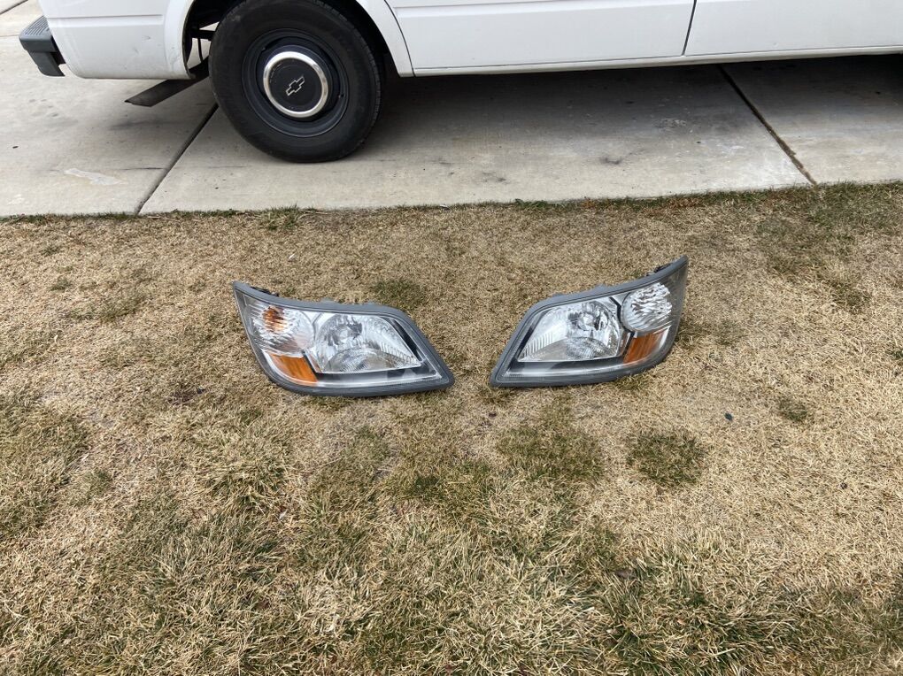 2009 Hino Commercial Truck Headlights