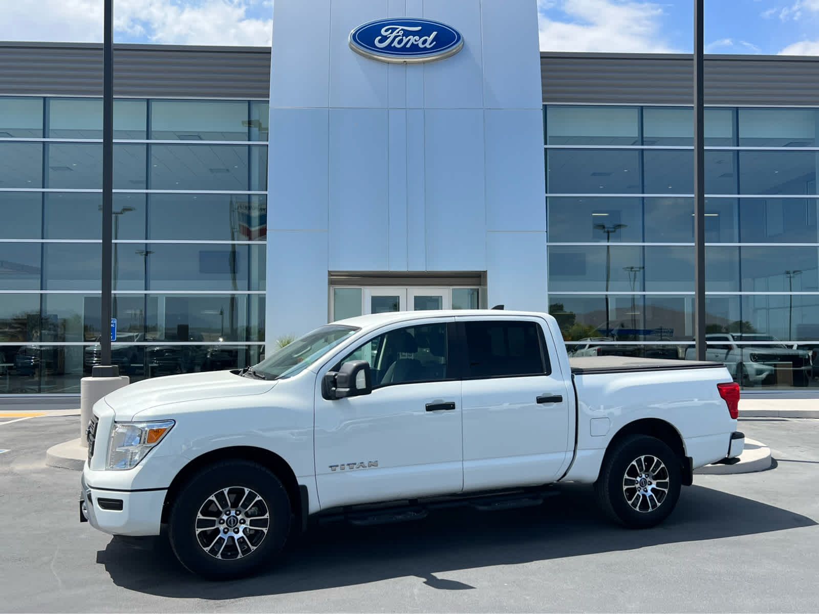 2024 Nissan Titan SV