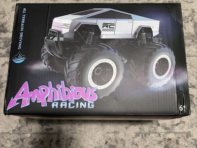 RC Cybertruck Amphibious will float on water