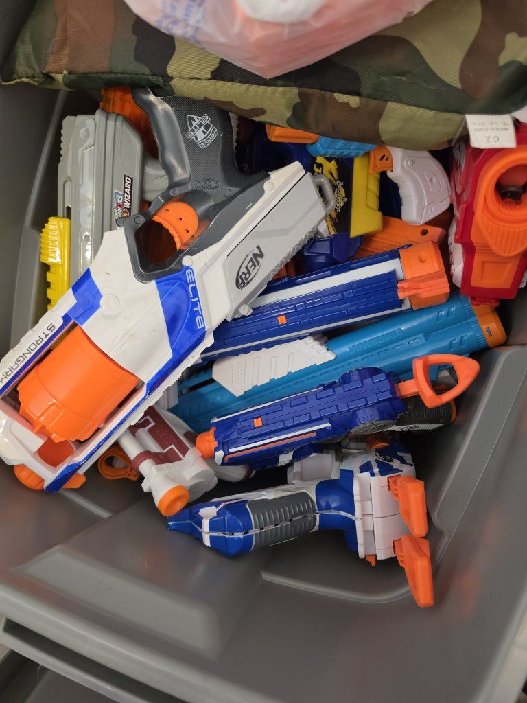 Huge Nerf Gun Lot, 20+ Blasters and 500+ Darts