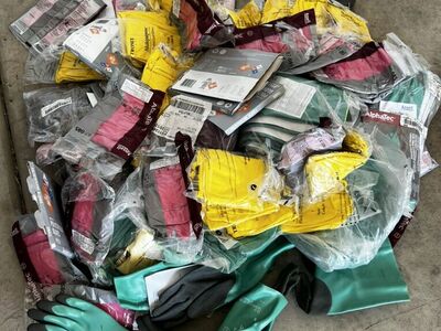 Over 100 Pairs Rubber Gloves Cleaning Food Safety