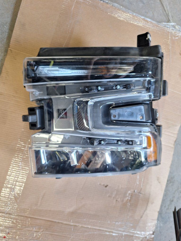 2021 SIVERADO  passenger headlamp