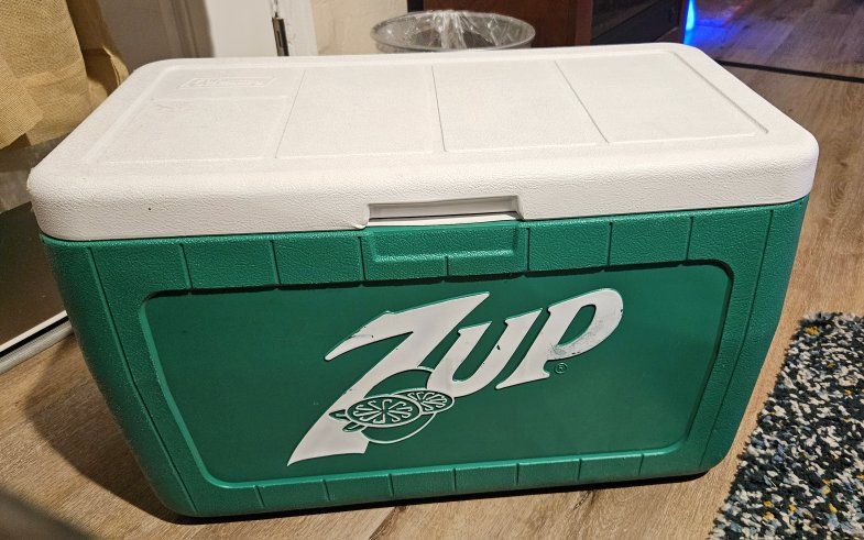 ​Vintage 1980s/90s 7Up Promotional Coleman Cooler – Excellent Condition
