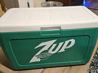 Vintage 1980s/90s 7Up Promotional Coleman Cooler – Excellent Condition