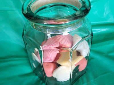 **NEW/VINTAGE GUEST SOAPS IN JAR**