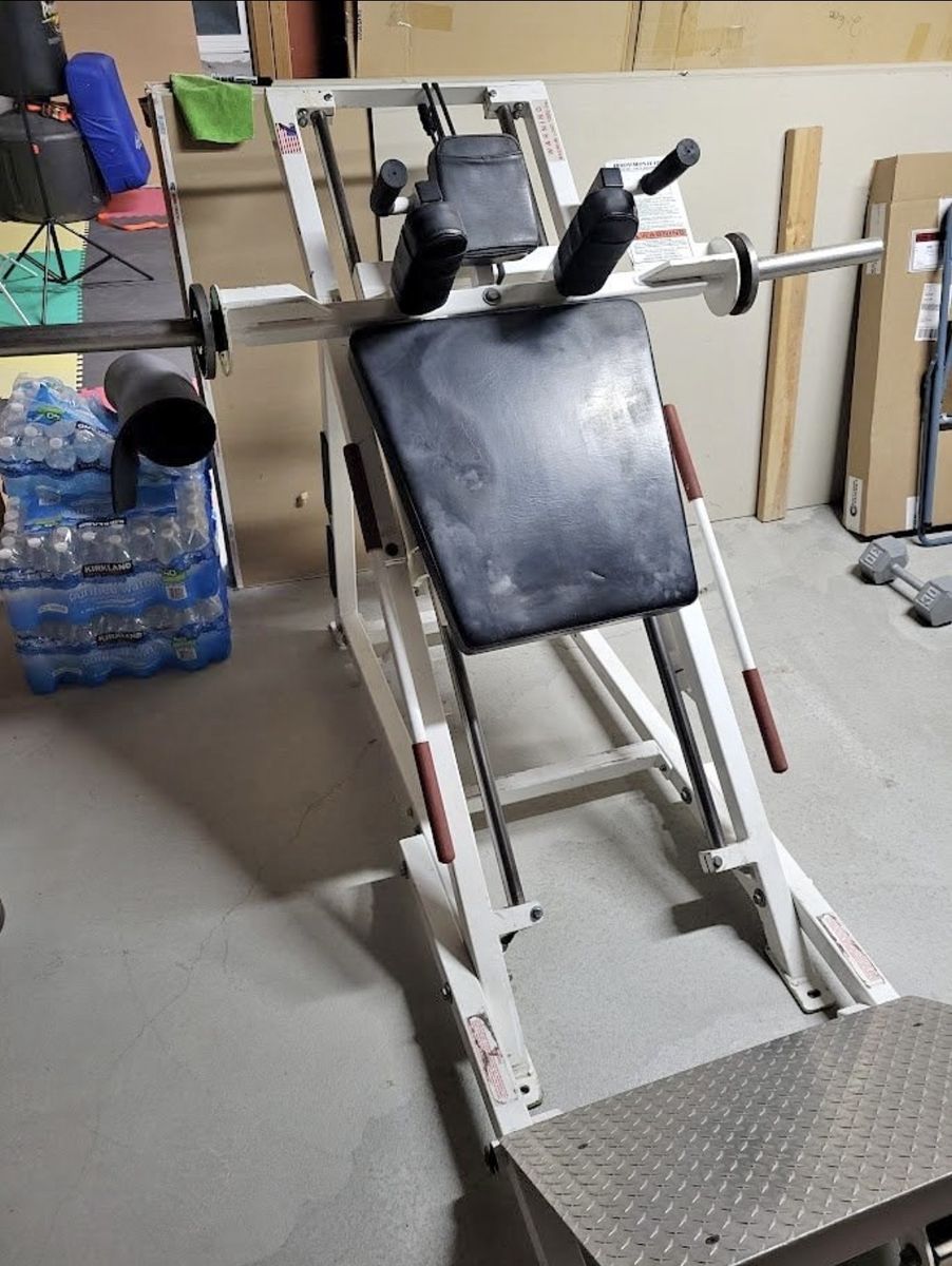 VERY RARE!!! BODYMASTERS Commercial Hack Squat (Delivery Available)