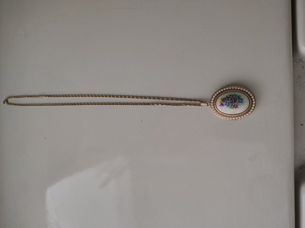 Avon floral locket necklace