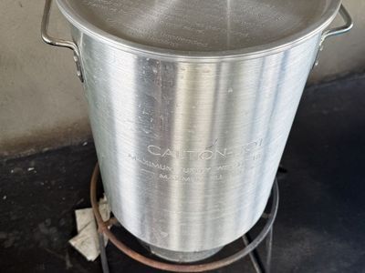 King Kooker Outdoor Turkey Fryer Kit with Aluminum Stock Pot, Stand, Burner, Rack, and Thermometer