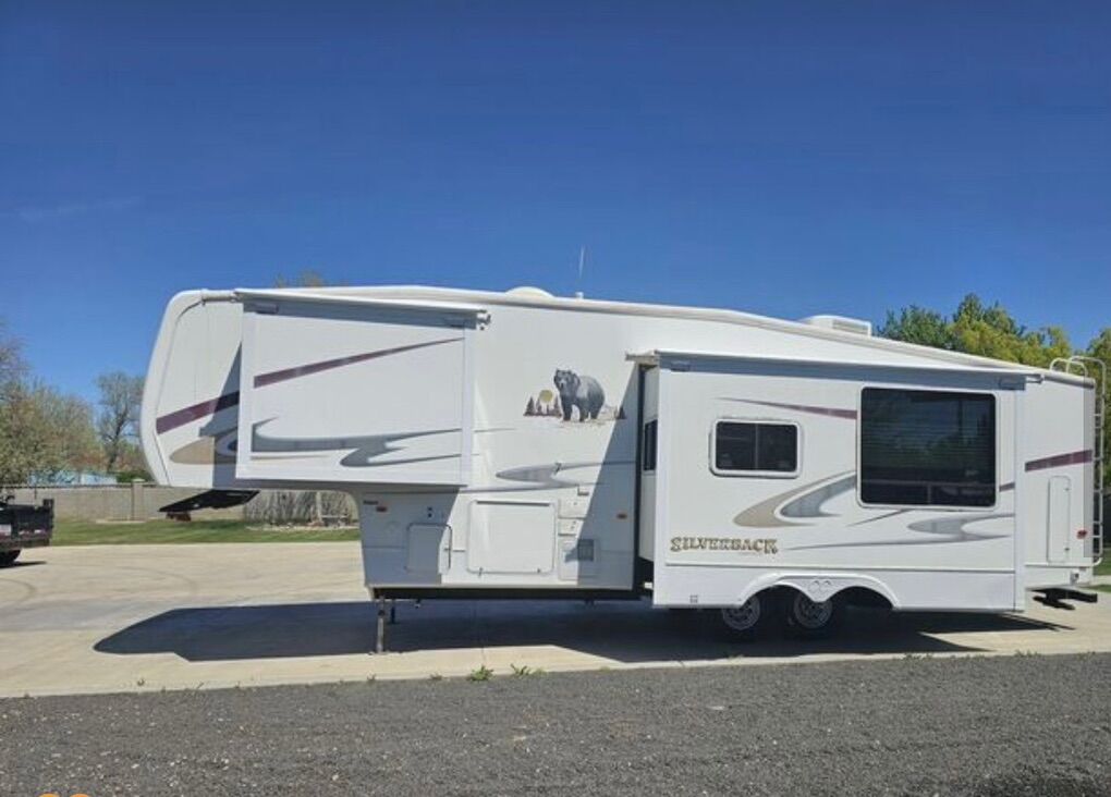 2006 Silverback By Cedar Creek Fifthwheel
