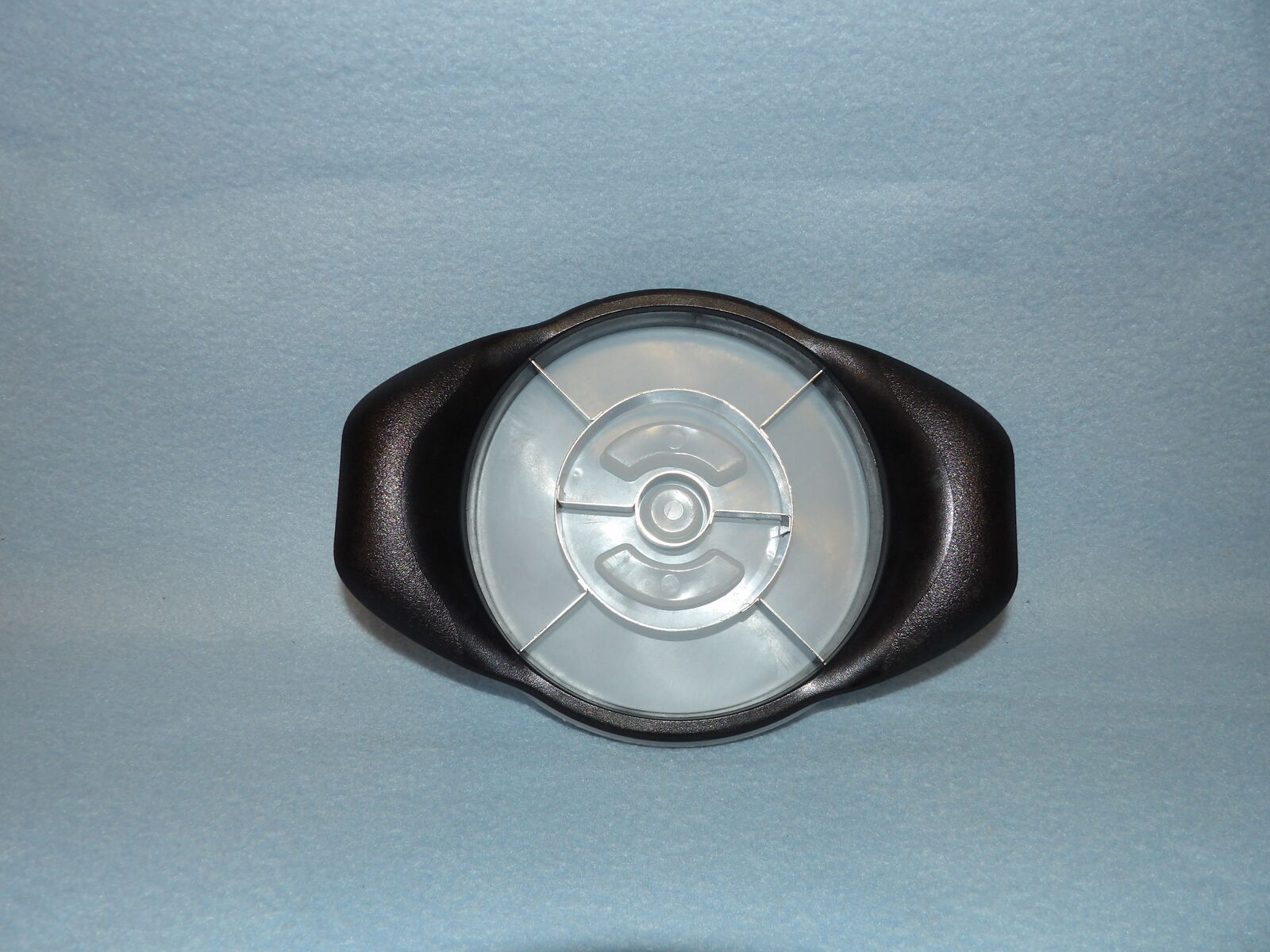 Pampered Chef Pineapple Wedger/Slicer/Cutter with Protective Cover