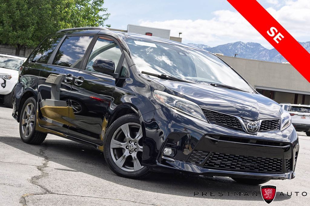 2020 Toyota Sienna SE 8-Passenger