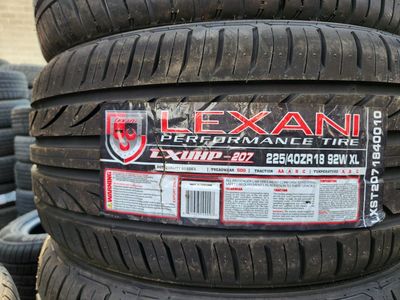 225/40r18 lexani lx uhp-207