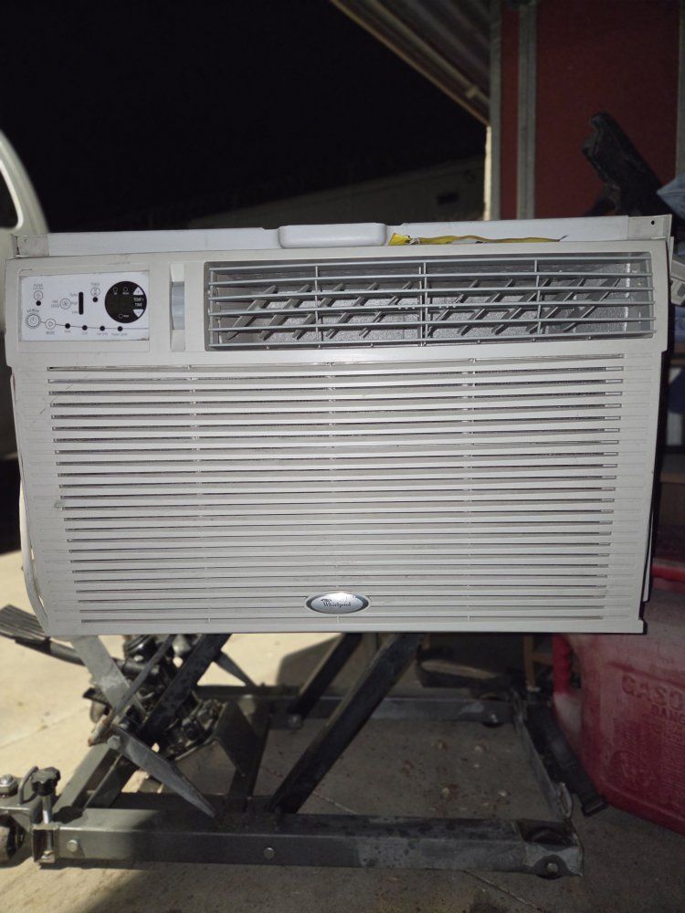 Whirlpool ACQ128XR0 Window Air Conditioner 115V 12,000 BTU - Works Great!