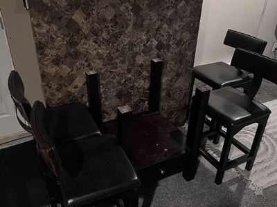 Dining counter table/chairs