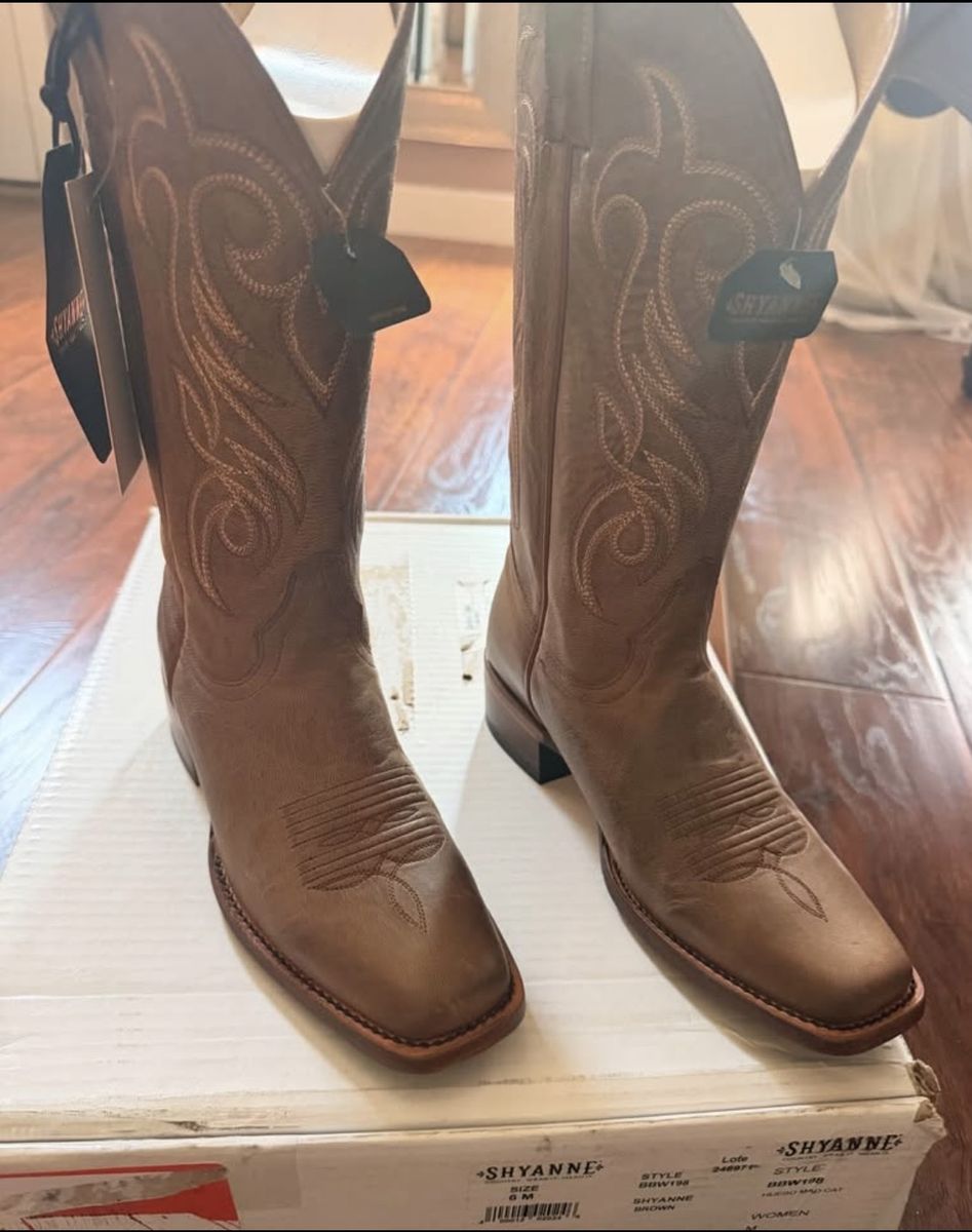 Shyanne Women's BBW198 Western Cowboy Boots, Brown Leather, Size 6M, Square Toe, Embroidered