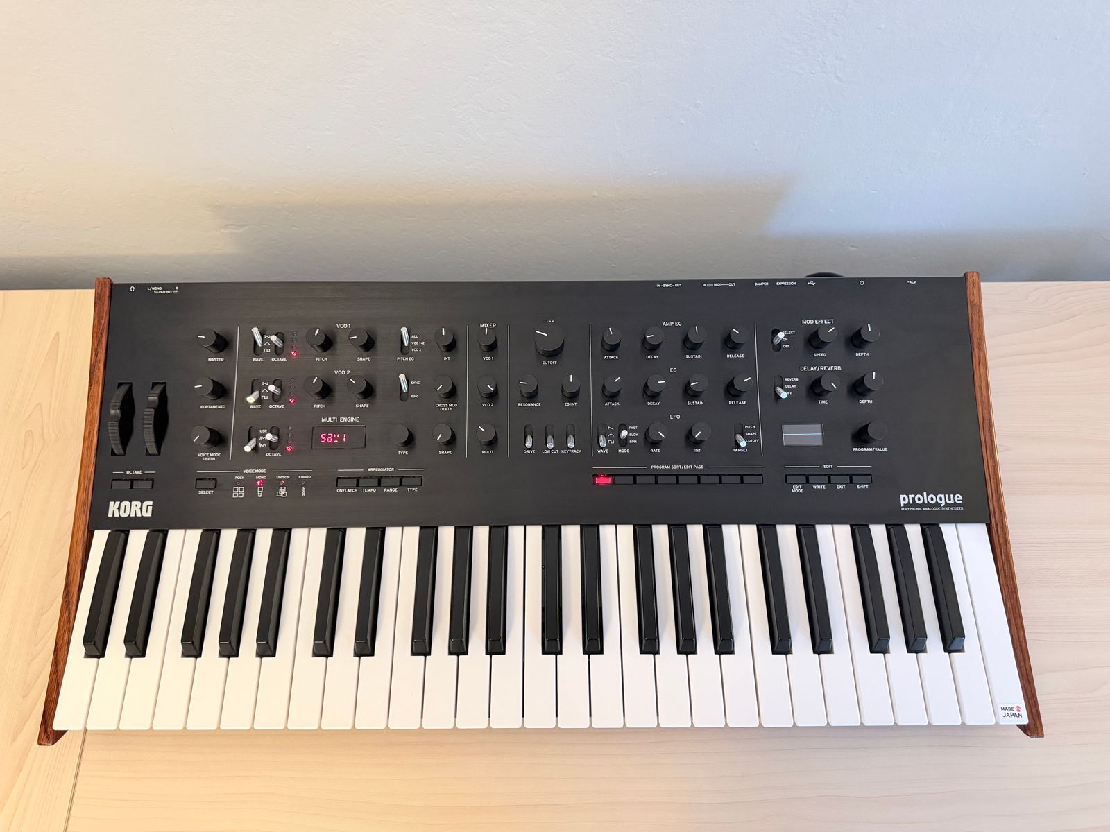 Korg Prologue 8 Polyphonic 49-Key 8-Voice Analog Synthesizer