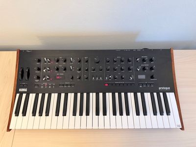 Korg Prologue 8 Polyphonic 49-Key 8-Voice Analog Synthesizer