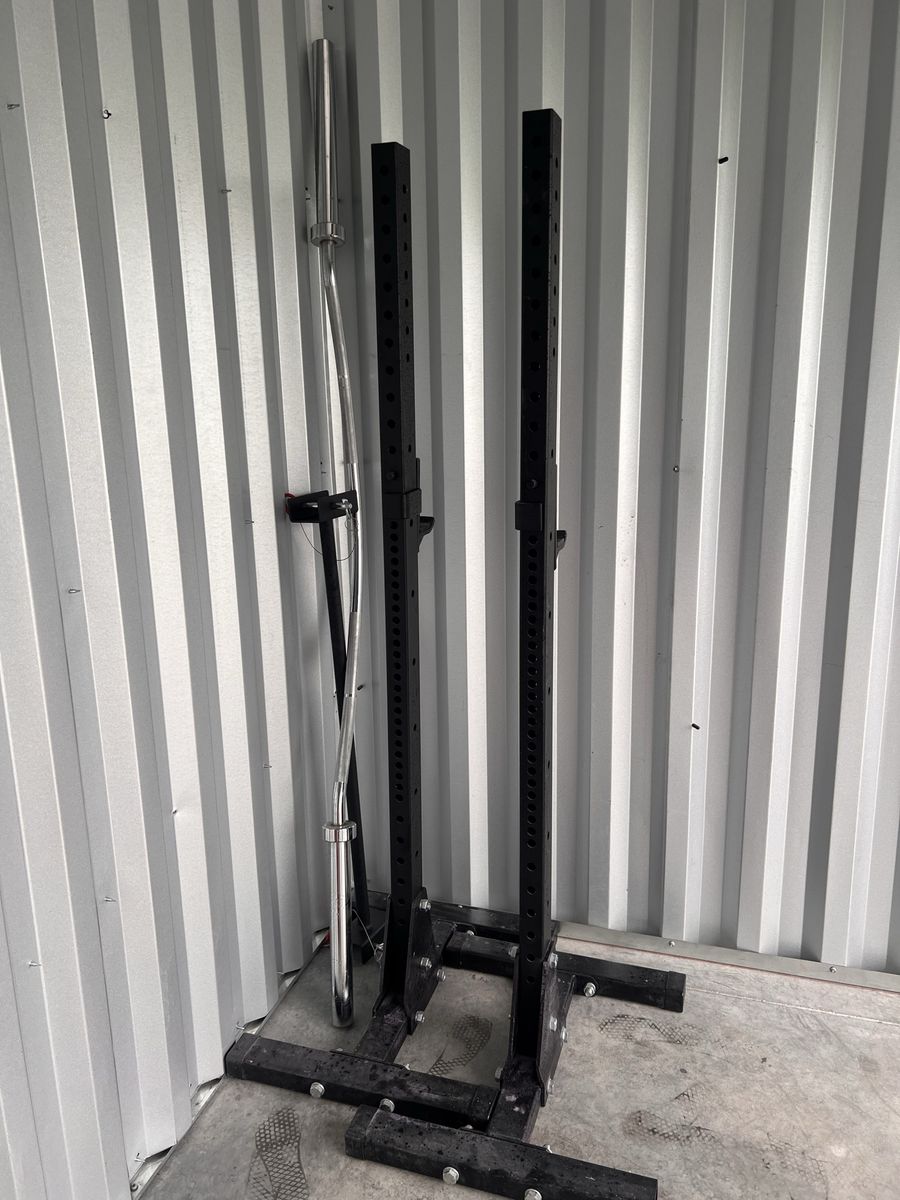 Squat Rack, Pull Up Bar, Bison Bar