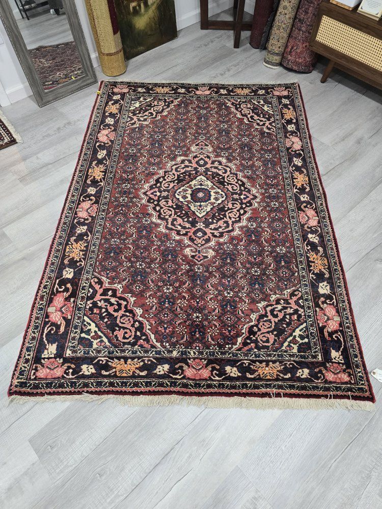 Pretty Handmade Persian Rug, Size ~7' x 5'