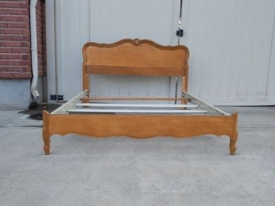 Full bed frame
