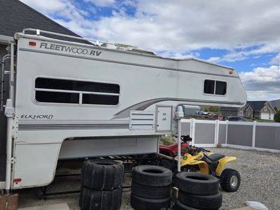 2001 Elkhorn M-9 T Truck Camper