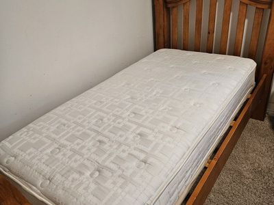 Two twin beds / bunk bed