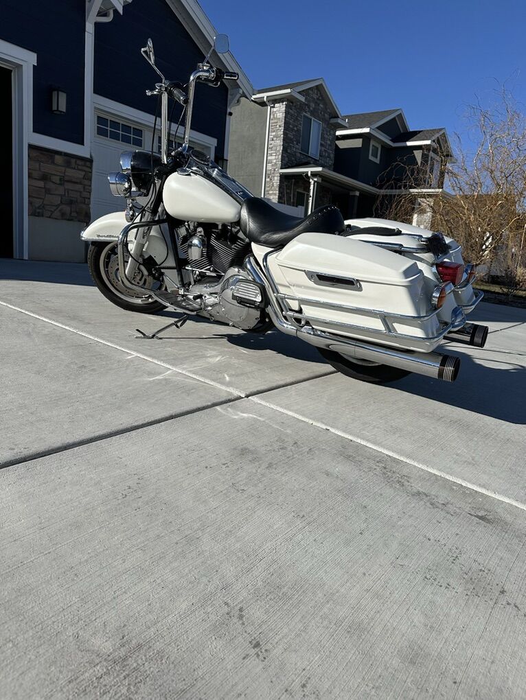 2004 Harly Davidson POLICE ROAD KING FLHPI