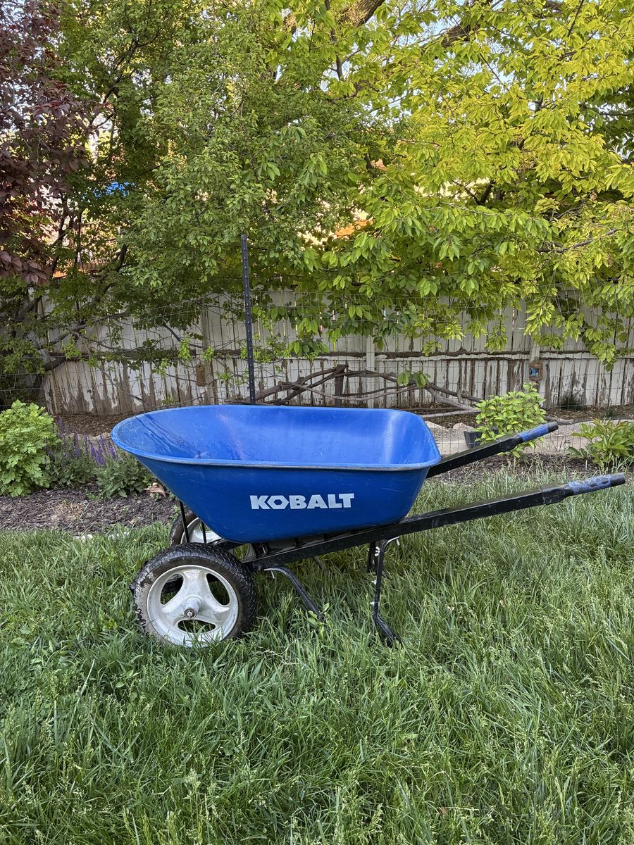 Kobalt Heavy Duty Wheelbarrow