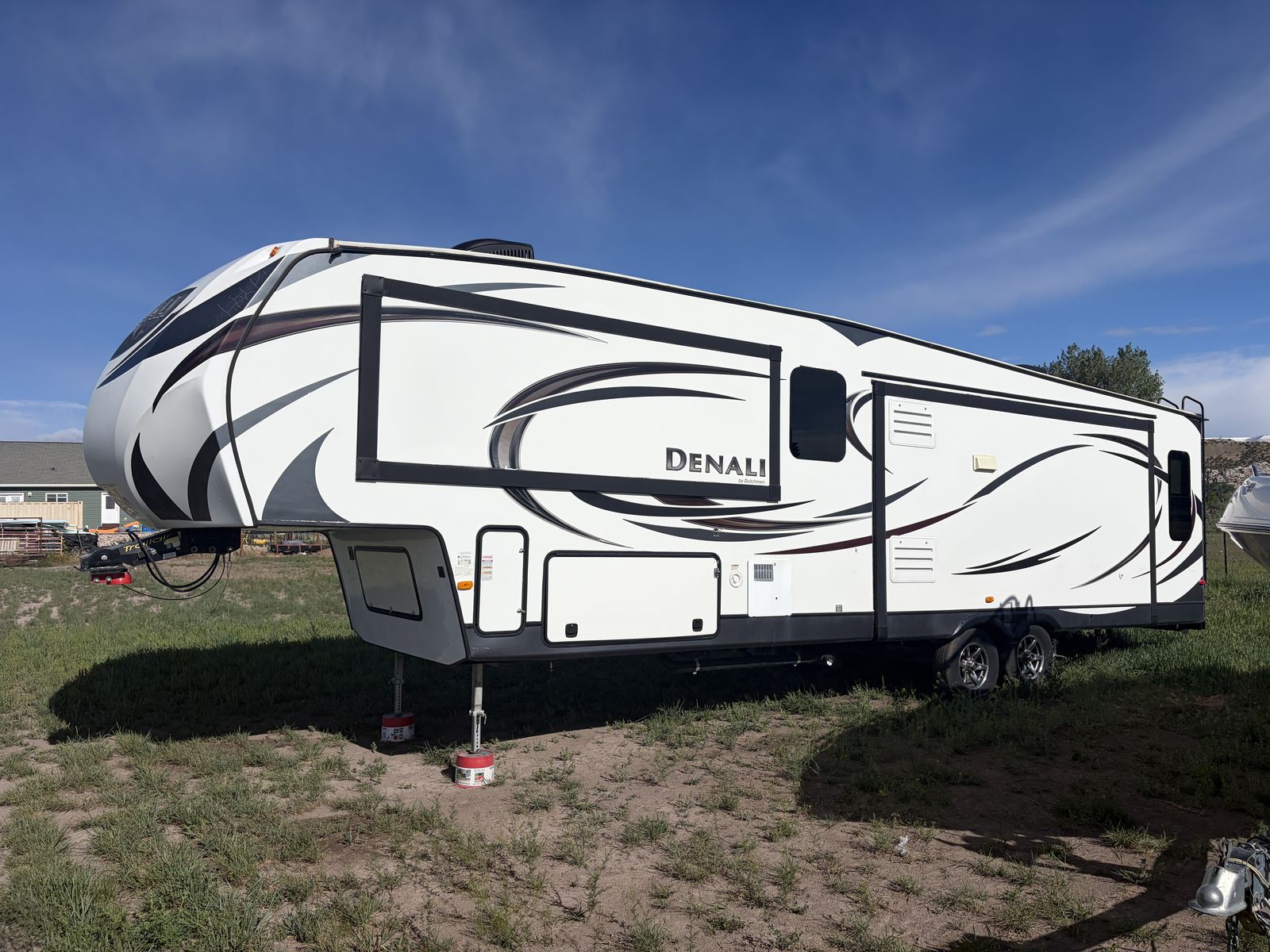 2014 Dutchman Denali M-330RLS Travel Trailer