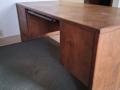 Free office desk