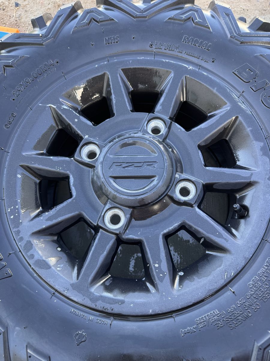 Polaris RZR 1000 Wheels & Tires Maxxis