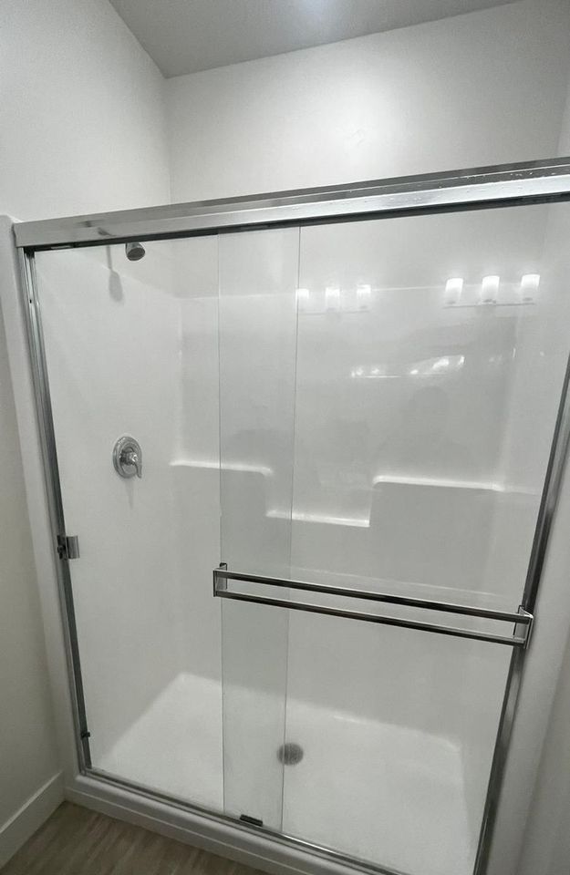 Main image 6