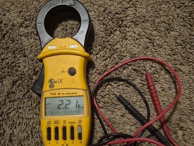 Digital clamp meter