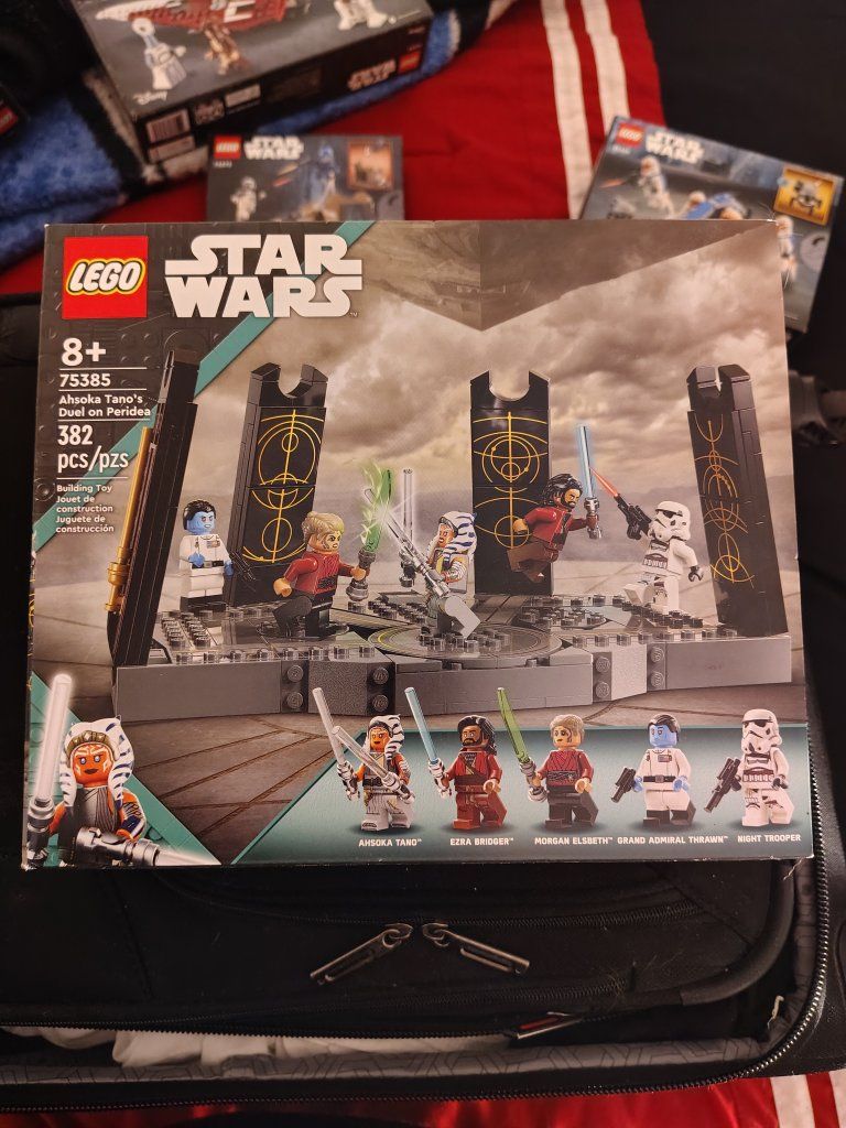 LEGO Star Wars Ahsoka Tano's Duel on Peridea Set 75385 (382 Pieces)