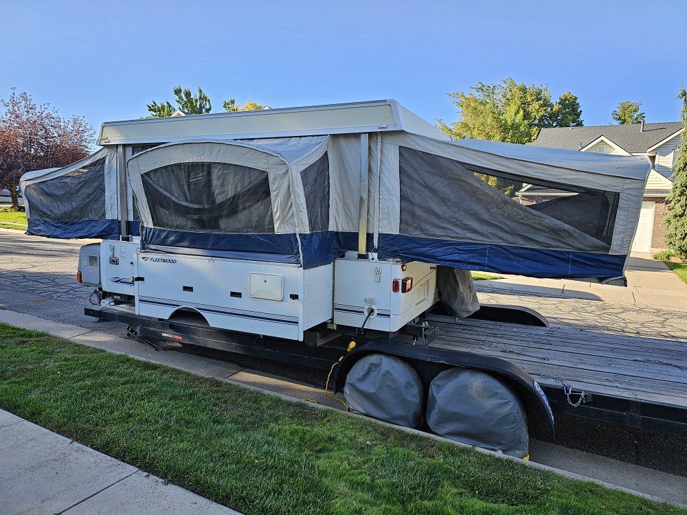 Fleetwood Pop-Up Camper Trailer - Versatile Flatbed & RV Combo