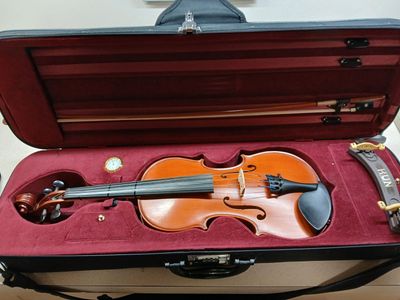 Gliga Violin with Hard Case, Bow, and Kun Shoulder Rest, 4/4 size