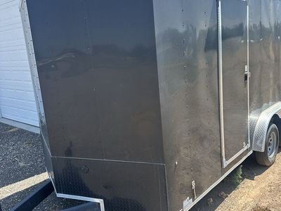 2021 Look 16ft V nose enclosed trailer ( Pending sale )