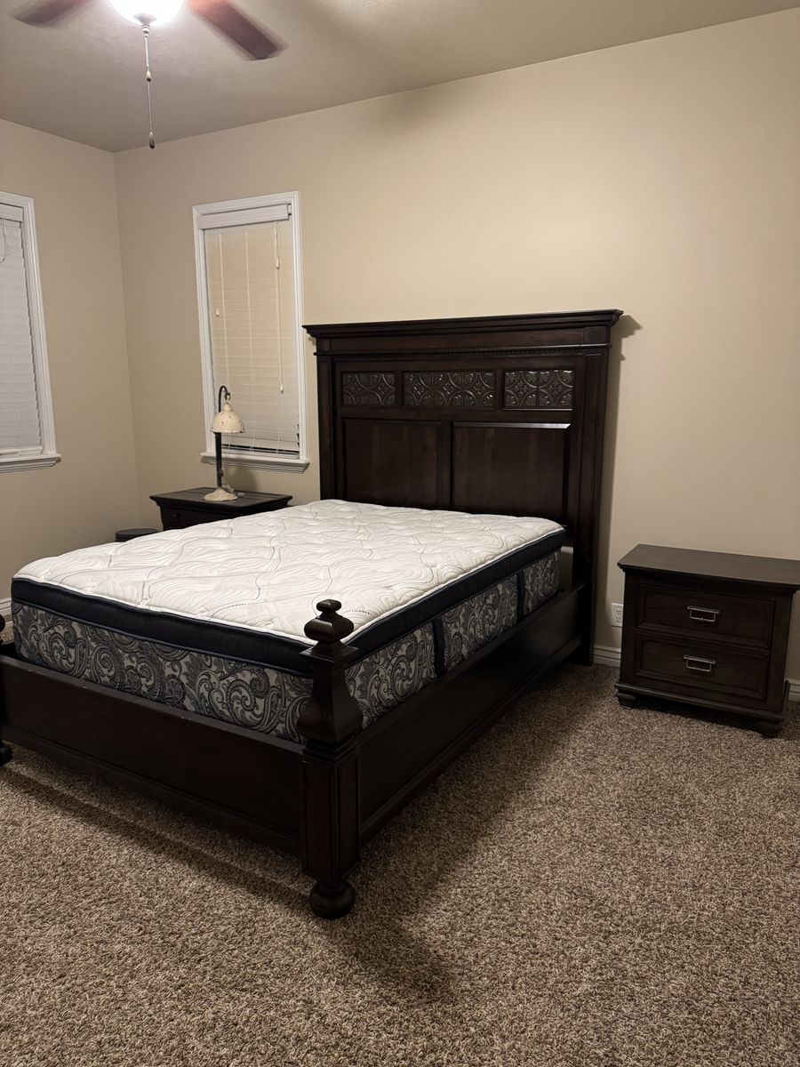 Like New Paula Deen Queen Bedroom Set