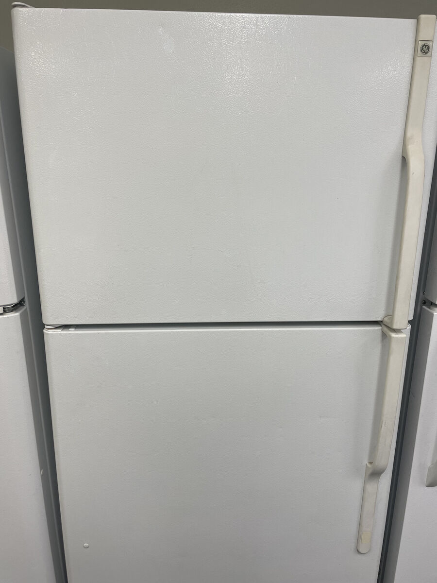 GE Refrigerator Freezer on Top, Glass Shelving Works Beautifully, With Warranty!