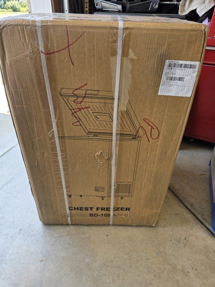 4.2 cu. ft. Compact Chest Freezer BD-108 Gray