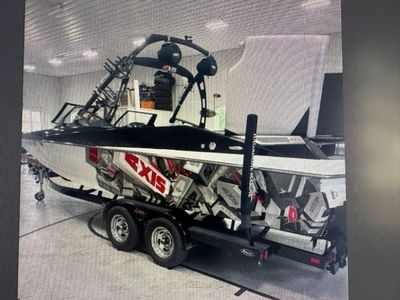 2014 Axis A24 Wake / Surf Boat 370 hours