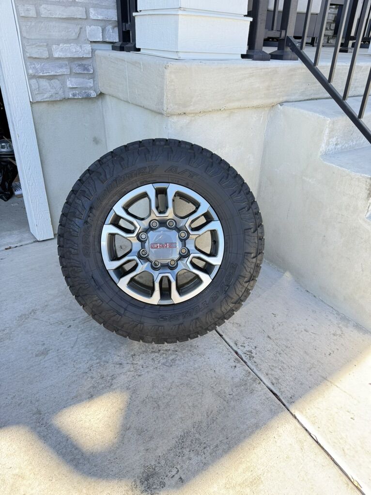 Gmc Sierra 3500 Rims and Tires 285/70R18 Toyo AT3