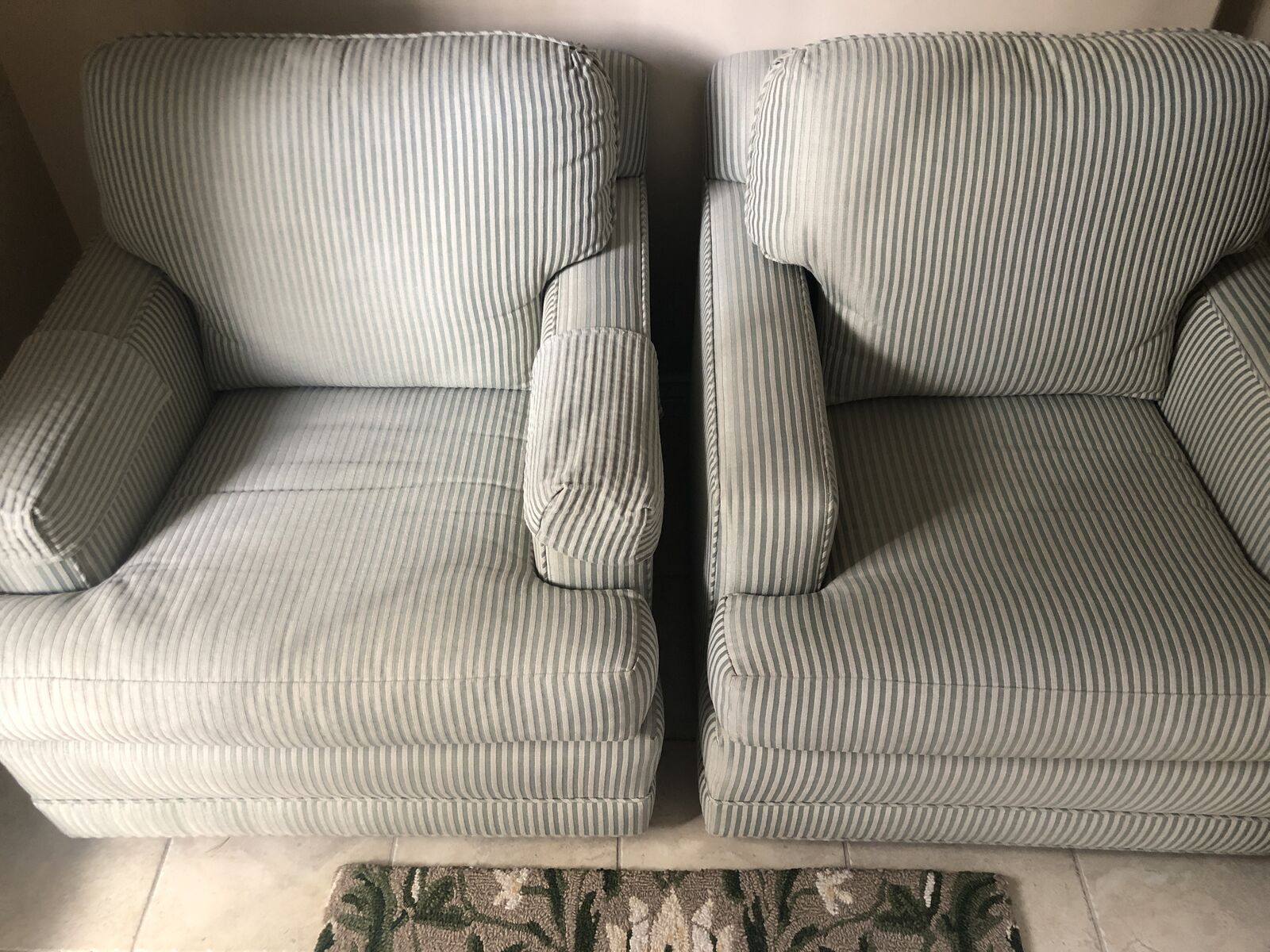 2 Lexington Accent Chairs With Ottoman